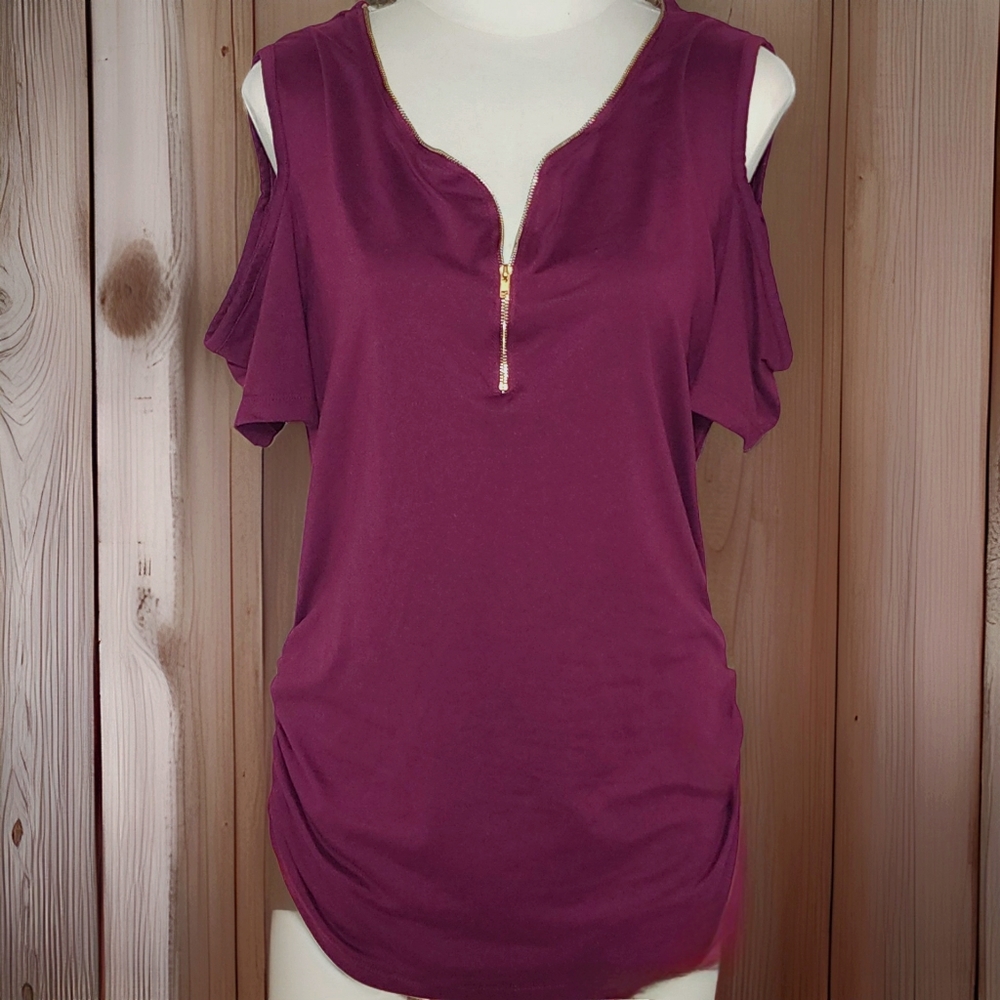 Splash peek hole shoulder blouse